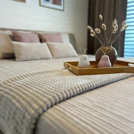 M&m2 Near Center With Free Parking - Ac Apartmán *