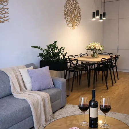 M&m2 Near Center With Free Parking - Ac Apartment