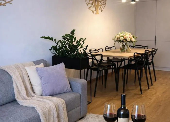 M&m2 Near Center With Free Parking - Ac Apartment